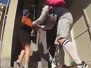 Japonese tiene sexo con su maestra mientras la..
